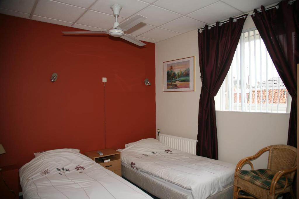 Hotel Restaurant Zeeland Tholen Habitación foto